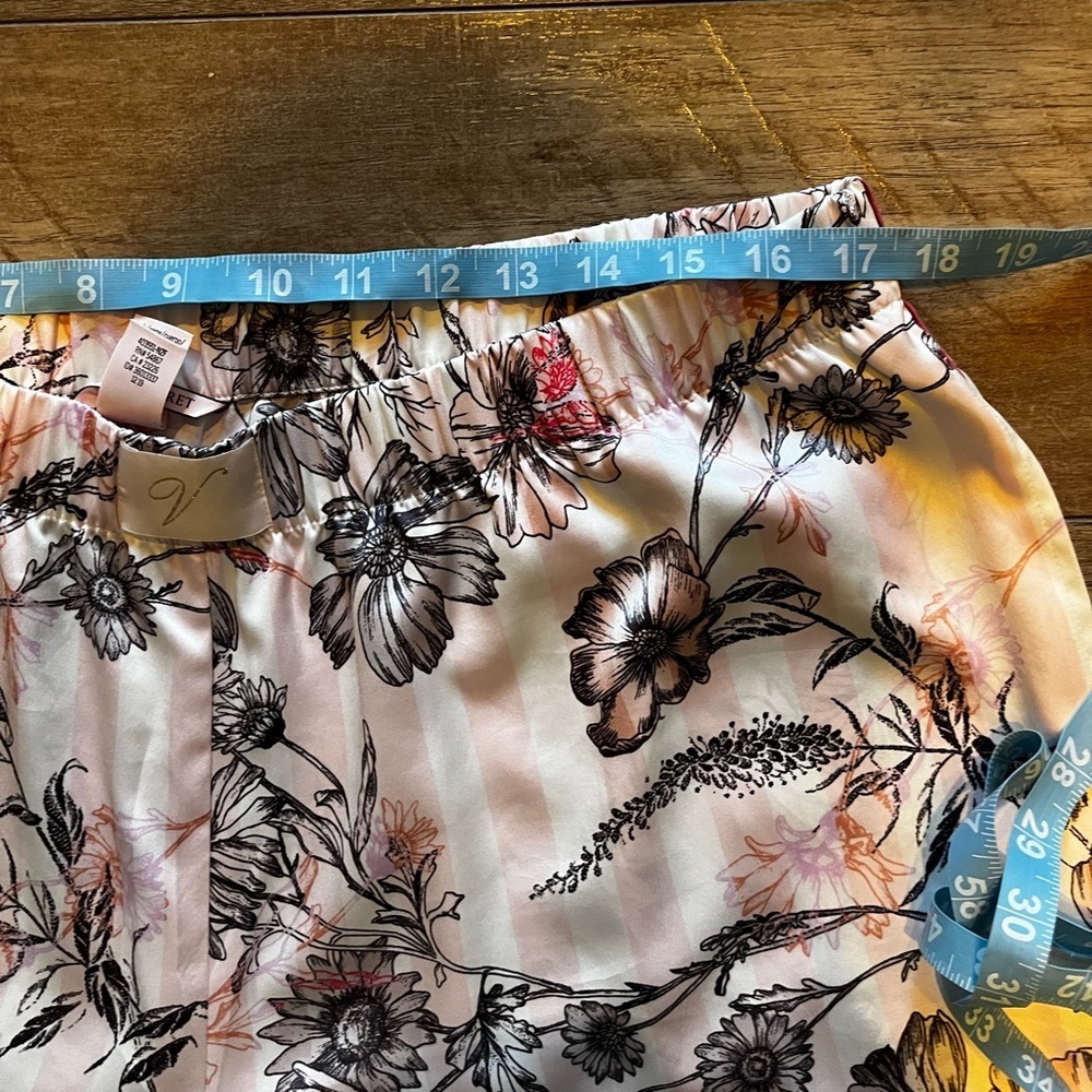 Victoria secret silky pajama bottoms - Picture 3 of 4